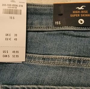 Hollister Jean's 15 Short